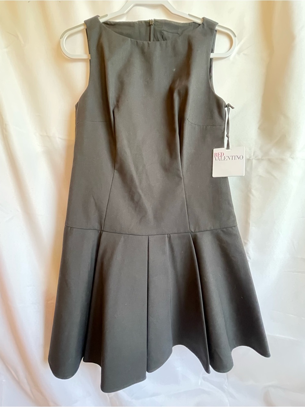 RED Valentino NWT Black Pleated Fit Flare Dress Size 6 Structured Designer $595